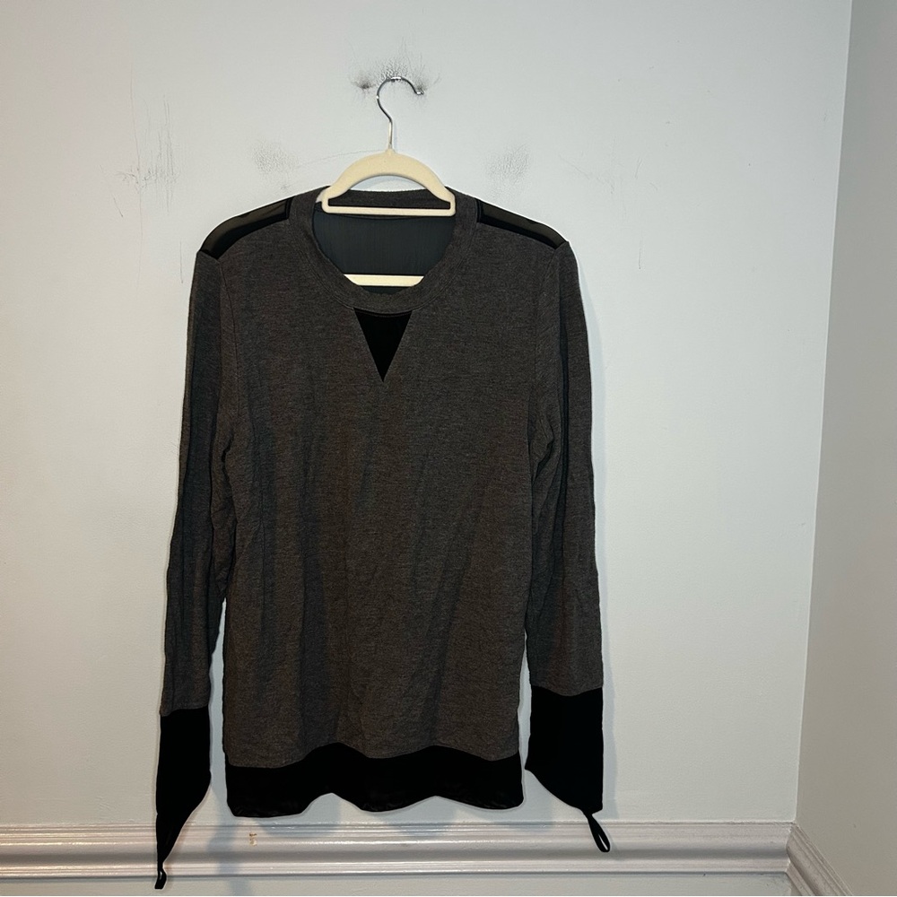 Alo Yoga Gray Black Mesh Mesh Cuff Finger Loop Serene Long Sleeve Top Size Large